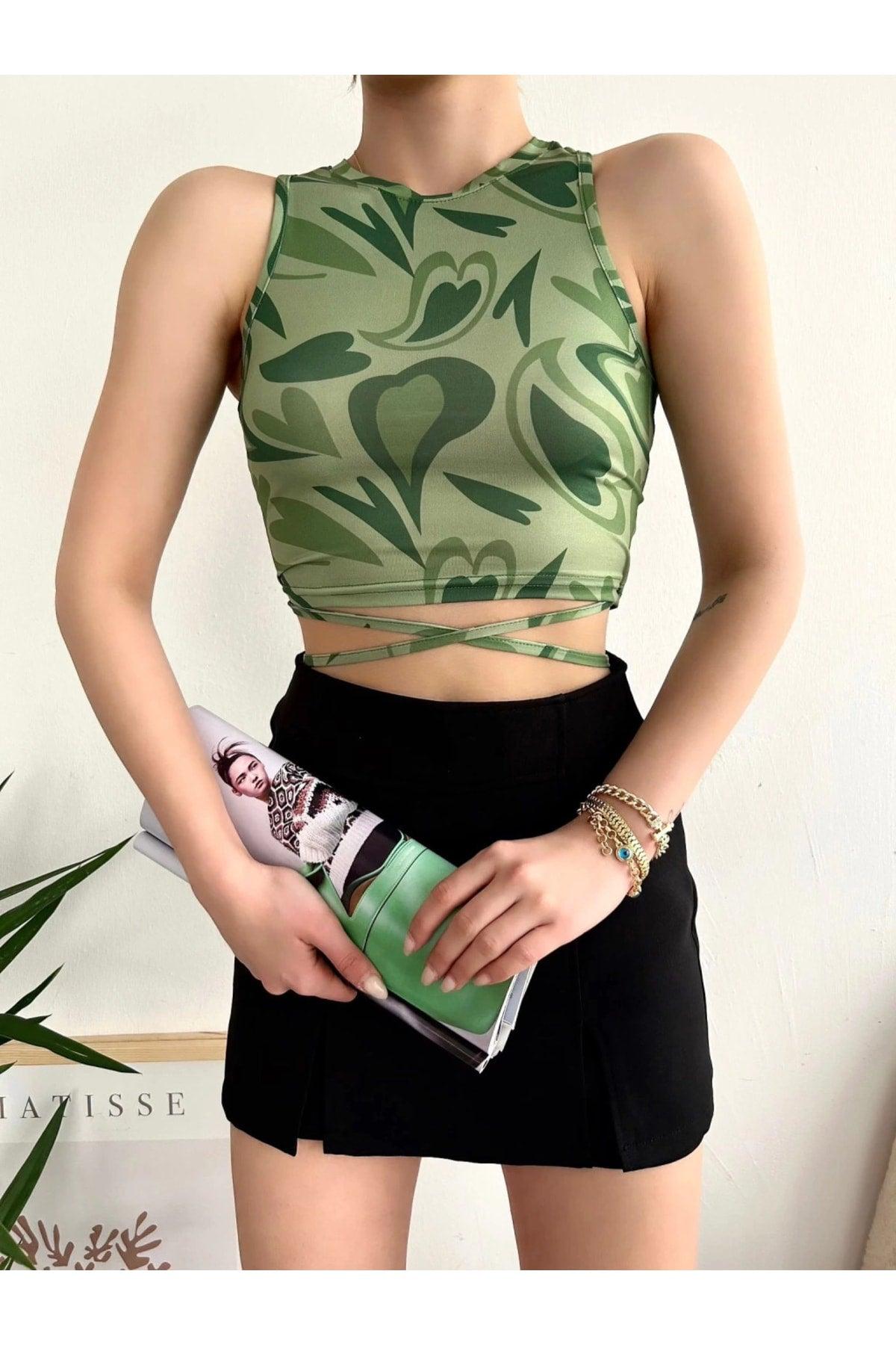 Women's Zero Sleeve Green Heart Pattern Waist Rope Wrap Detail Crop Blouse - Swordslife