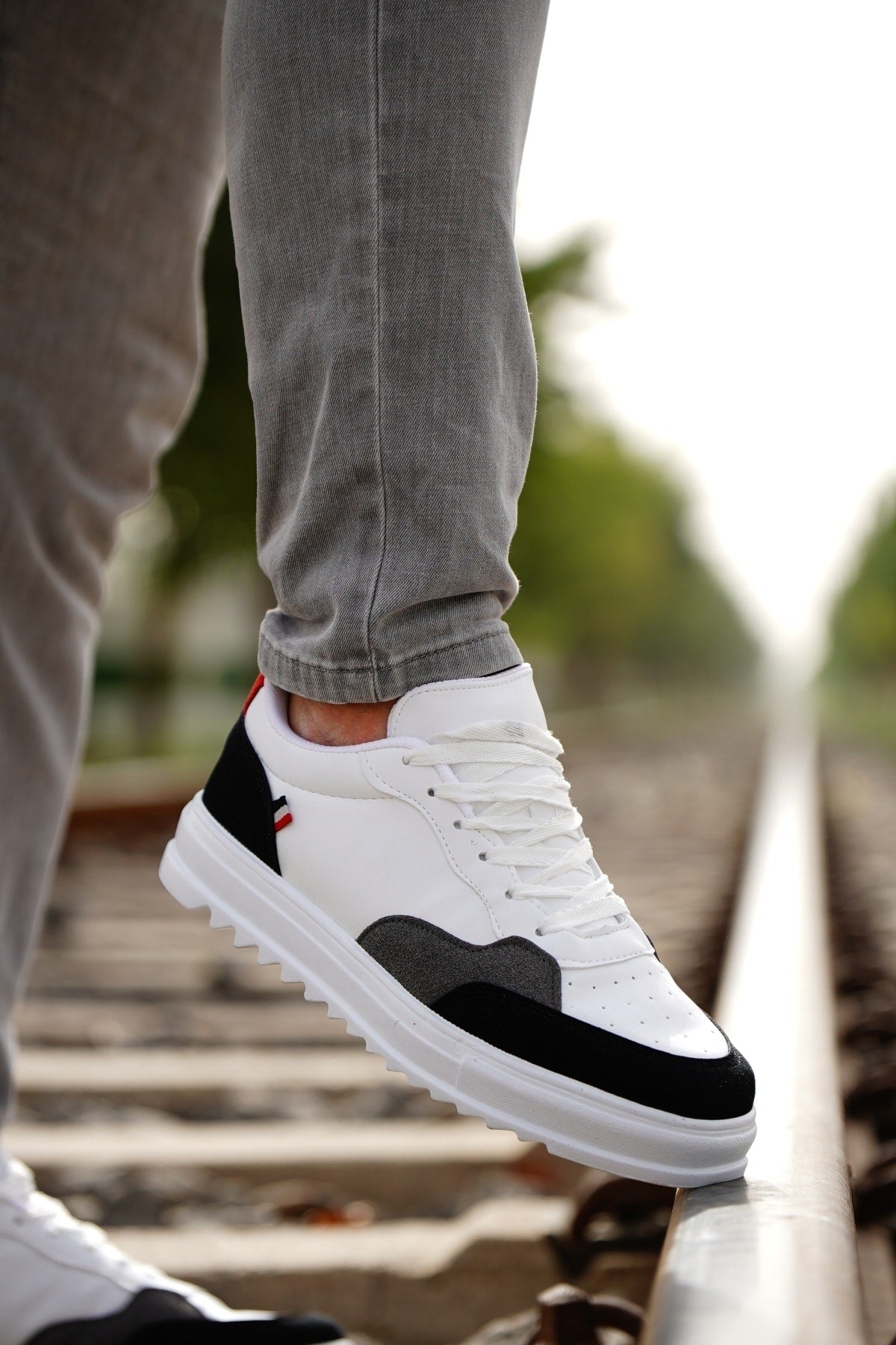 Men's Black White Lace-Up Casual Sneakers Wsb0280