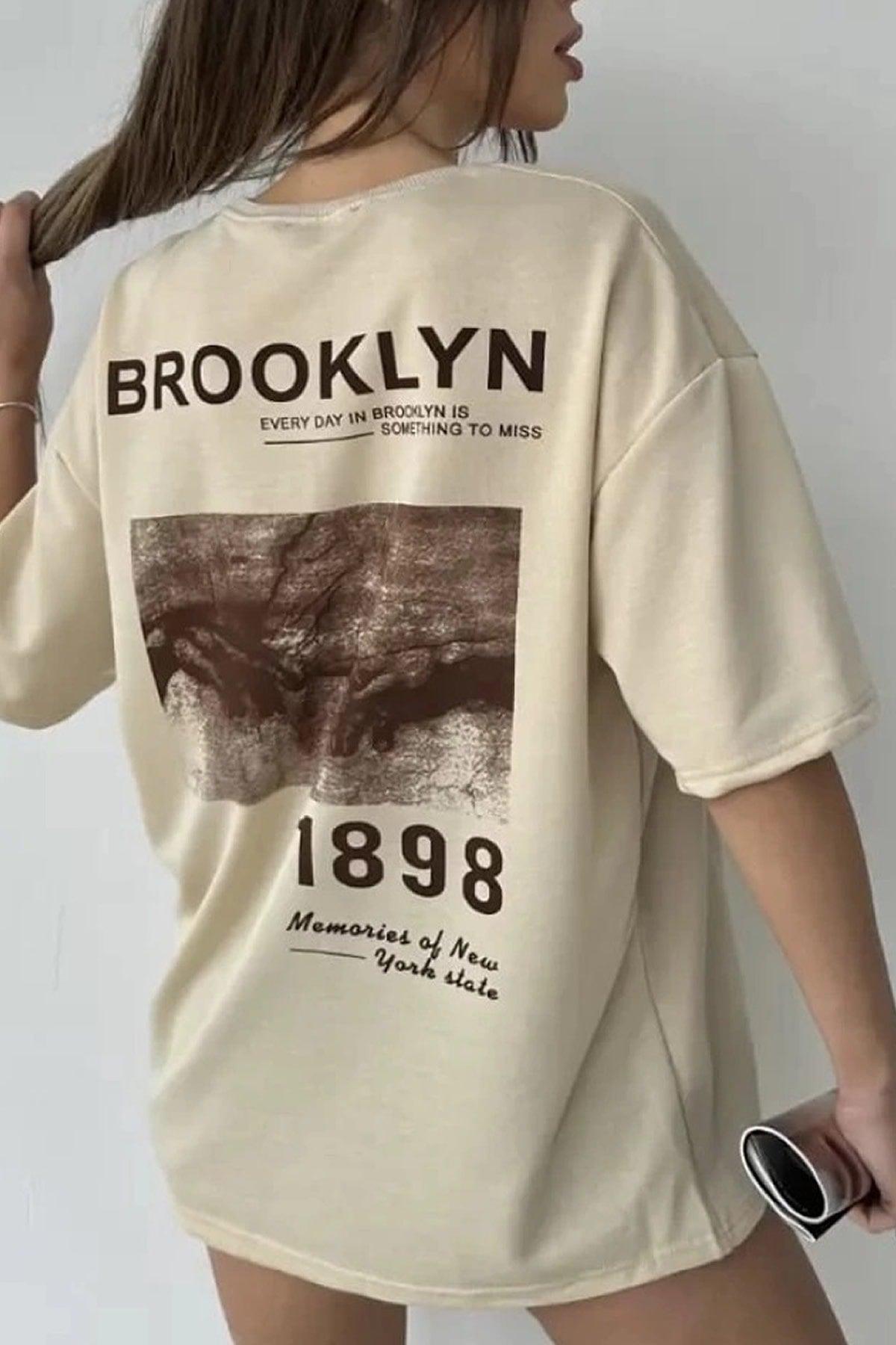 Women's Beige Brooklyn Back Printed Oversize T-shirt - Swordslife