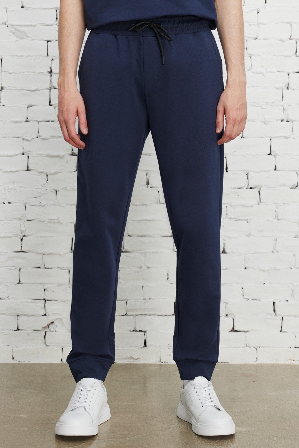 Standard Fit Normal Cut Pocket Cotton Comfortable Sweatpants