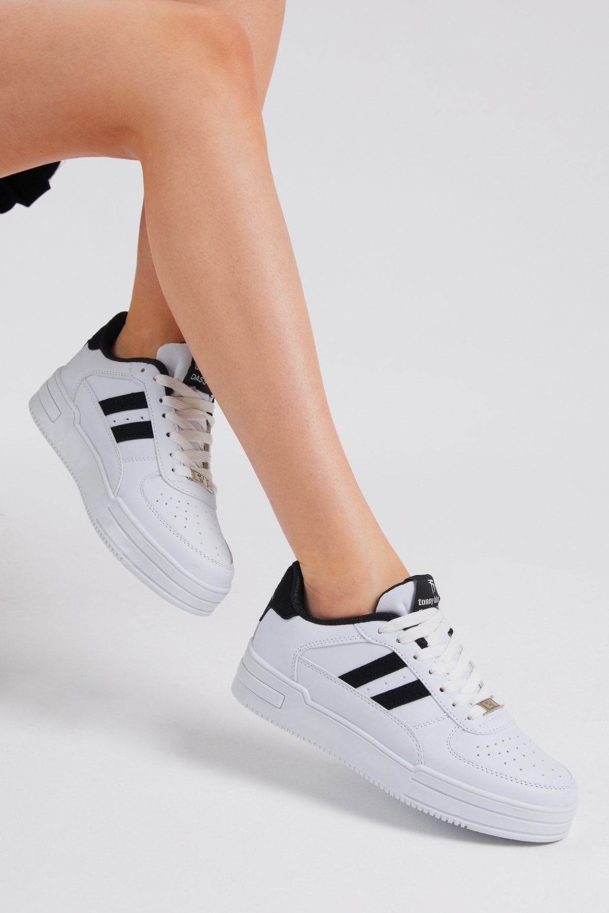 Unisex White Black Side Stripe Lace-up Comfort Fit Sneaker