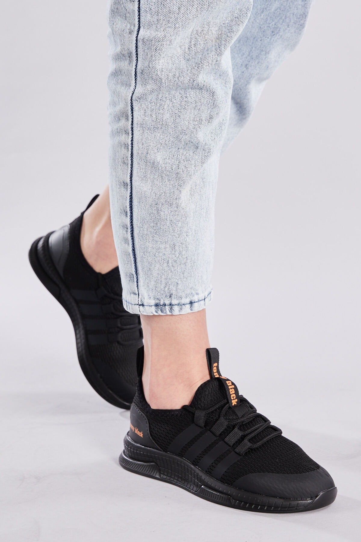 Unisex Black Sneakers Tbqnt