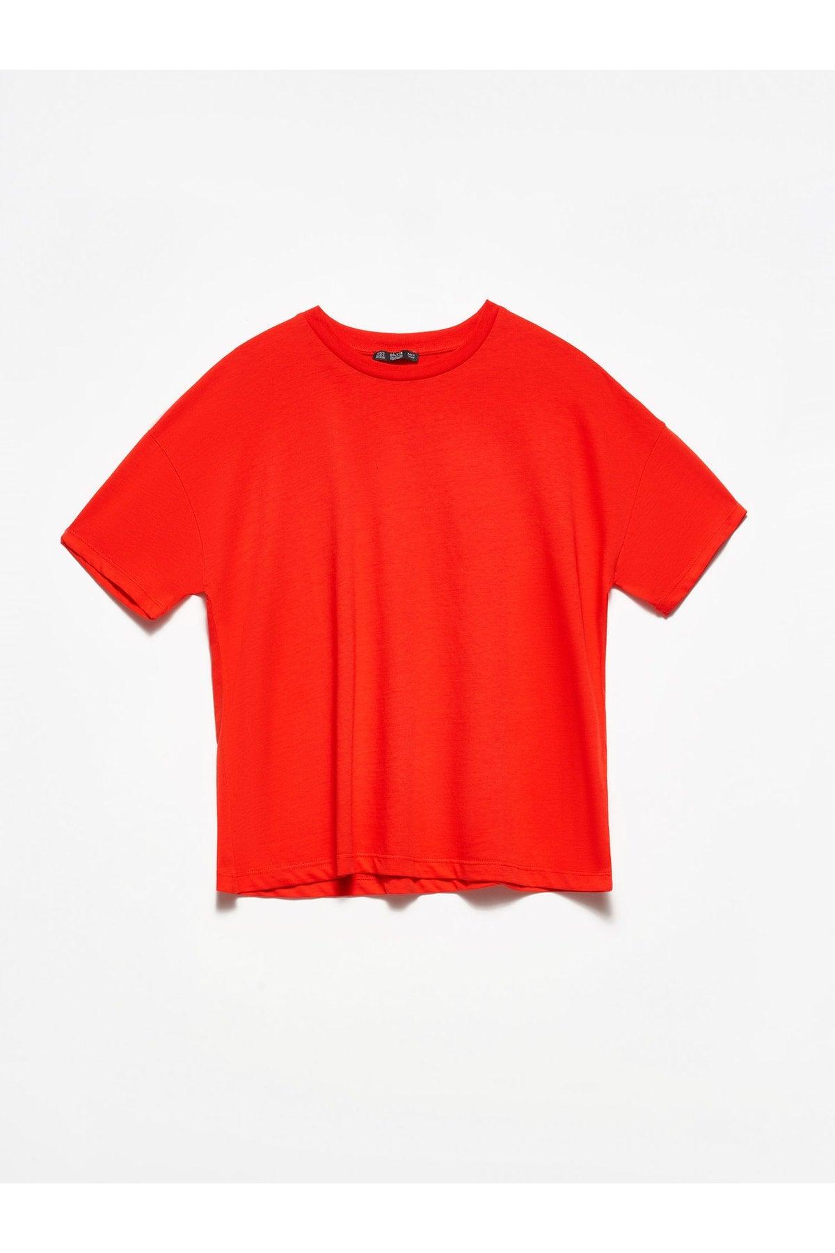 Women's Red Basic T-shirt - Swordslife