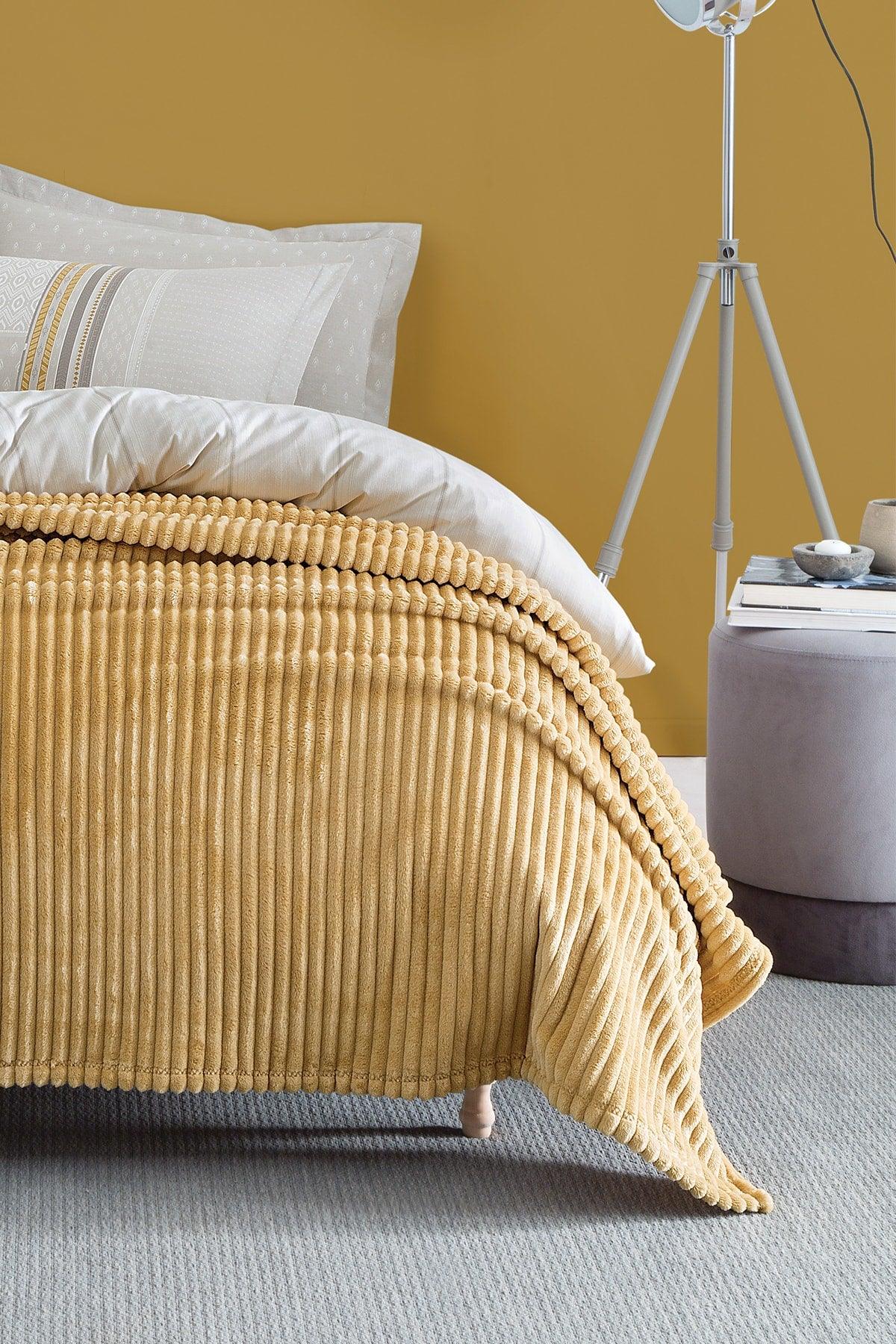 Holly Wellsoft Single Blanket - Mustard - Swordslife