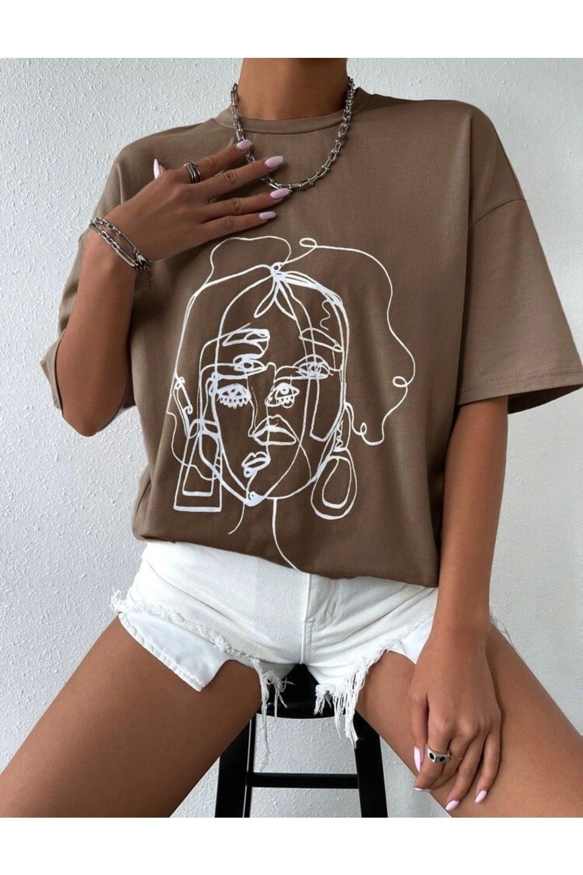 Women's Brown Figure Printed Oversize T-shirt - Swordslife