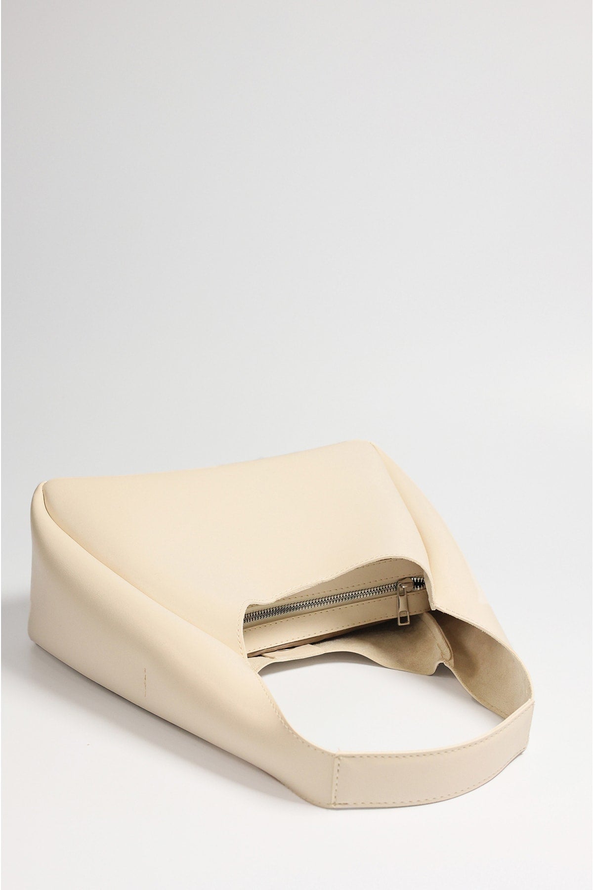 Women's Cream Faux Leather Zippered Interior Compartment Hand And Shoulder Bag