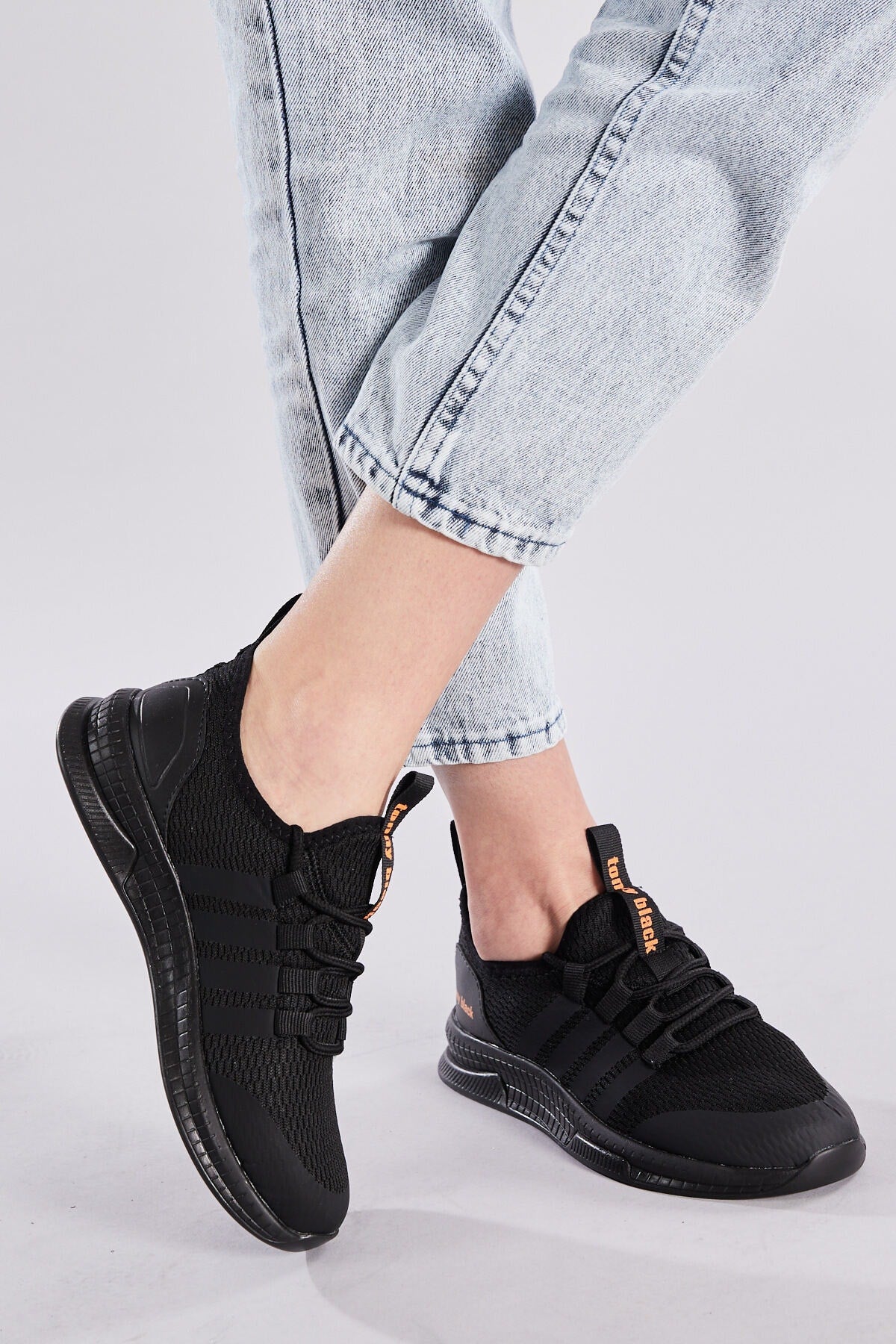 Unisex Black Sneakers Tbqnt