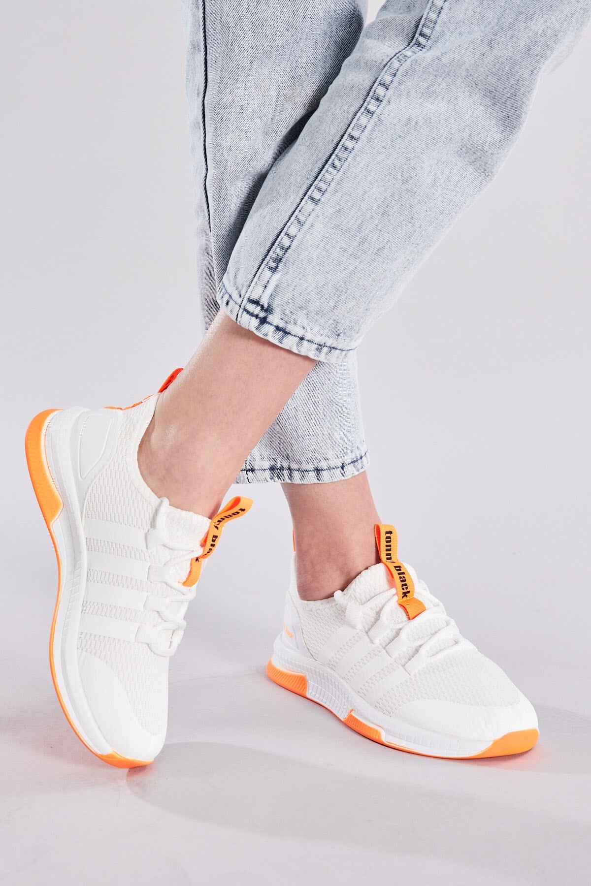 Unisex White Orange Sports Shoes Tbqnt