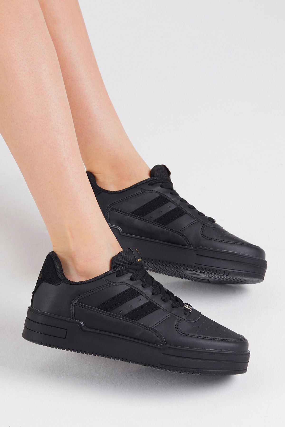 Unisex Black Black Side Stripe Lace-up Comfort Fit Sneaker