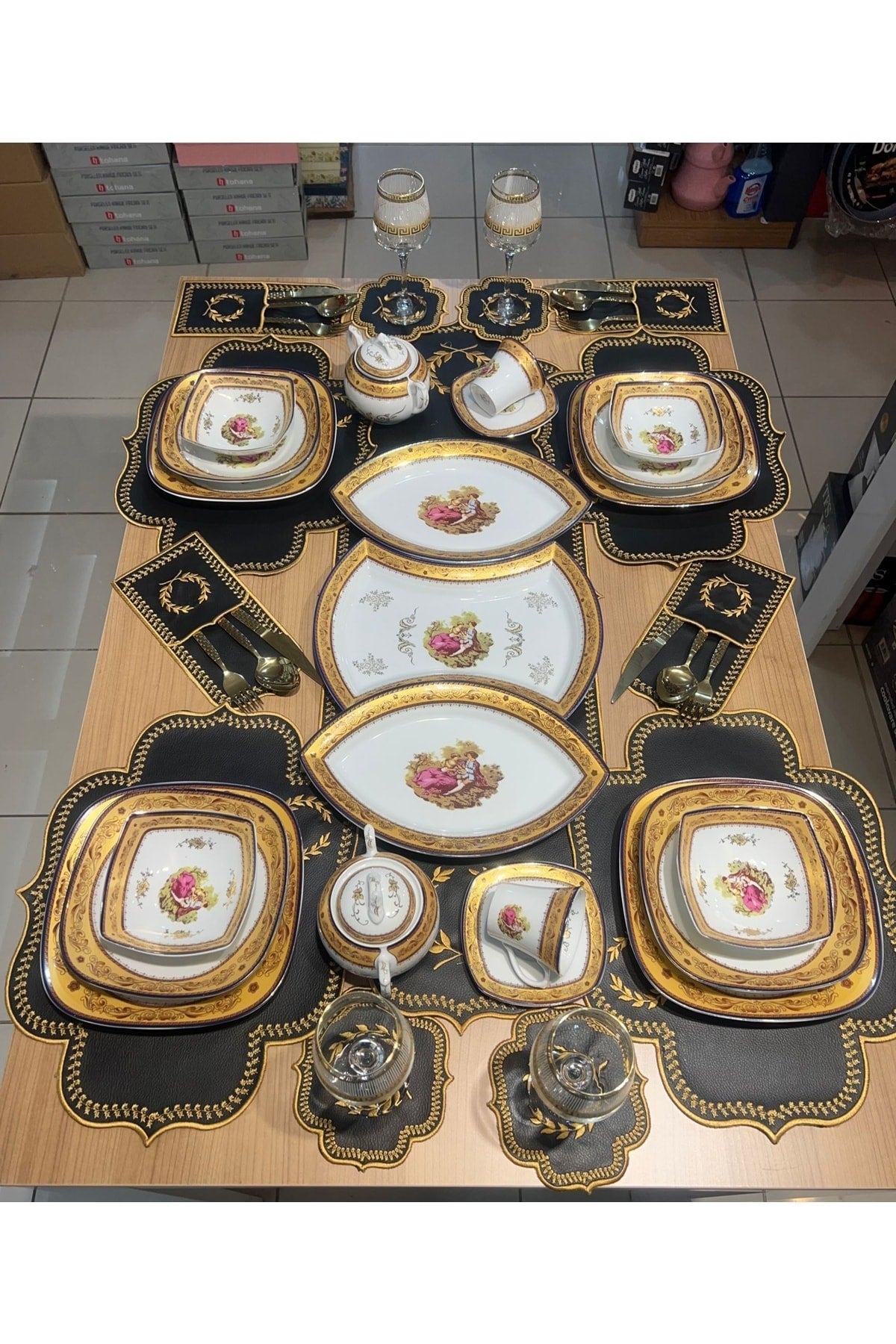 Dinner Set for 12 Persons Porcelain Patterned Antique 82 Piece Dinner Set Gold-gold