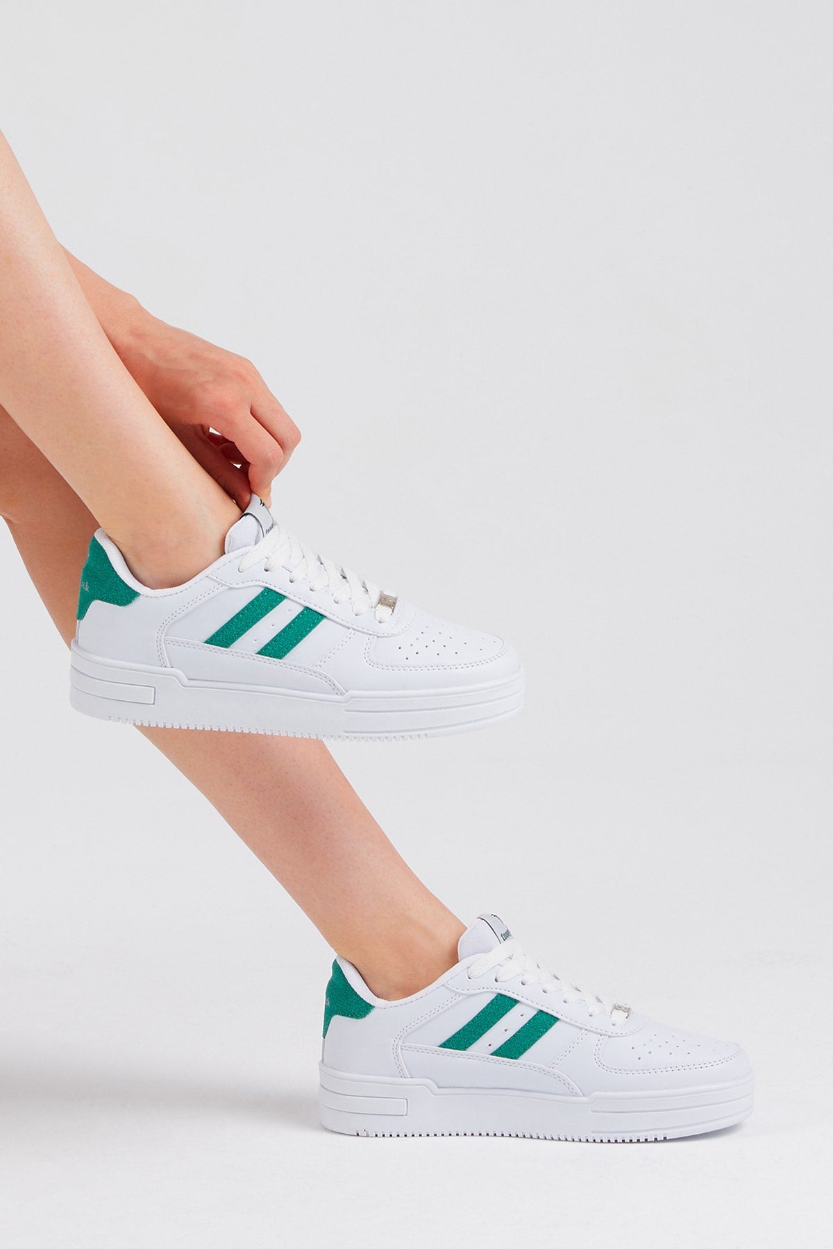 Unisex White Green Side Stripe Lace-up Comfort Fit Sneaker