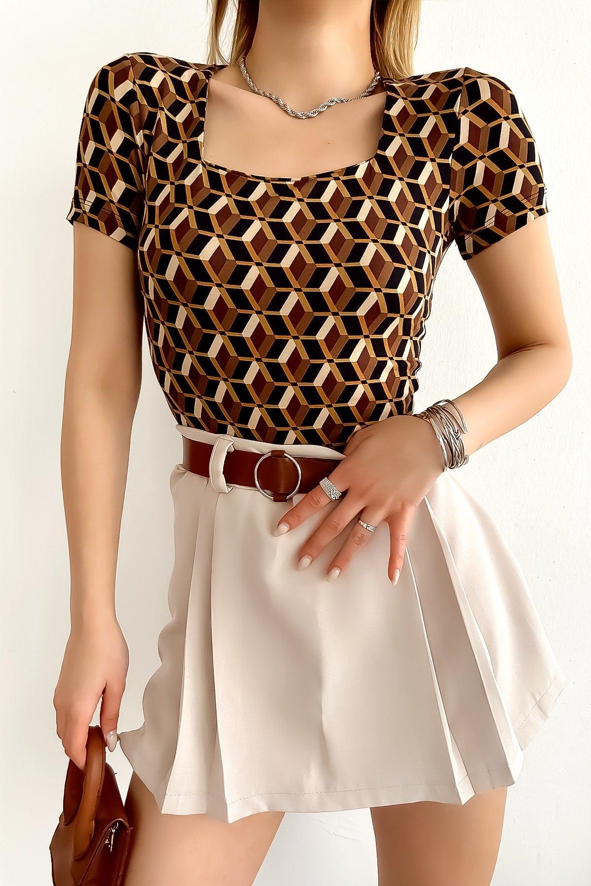 Women's Short Sleeve Square Collar Brown Retro Pattern Blouse - Swordslife