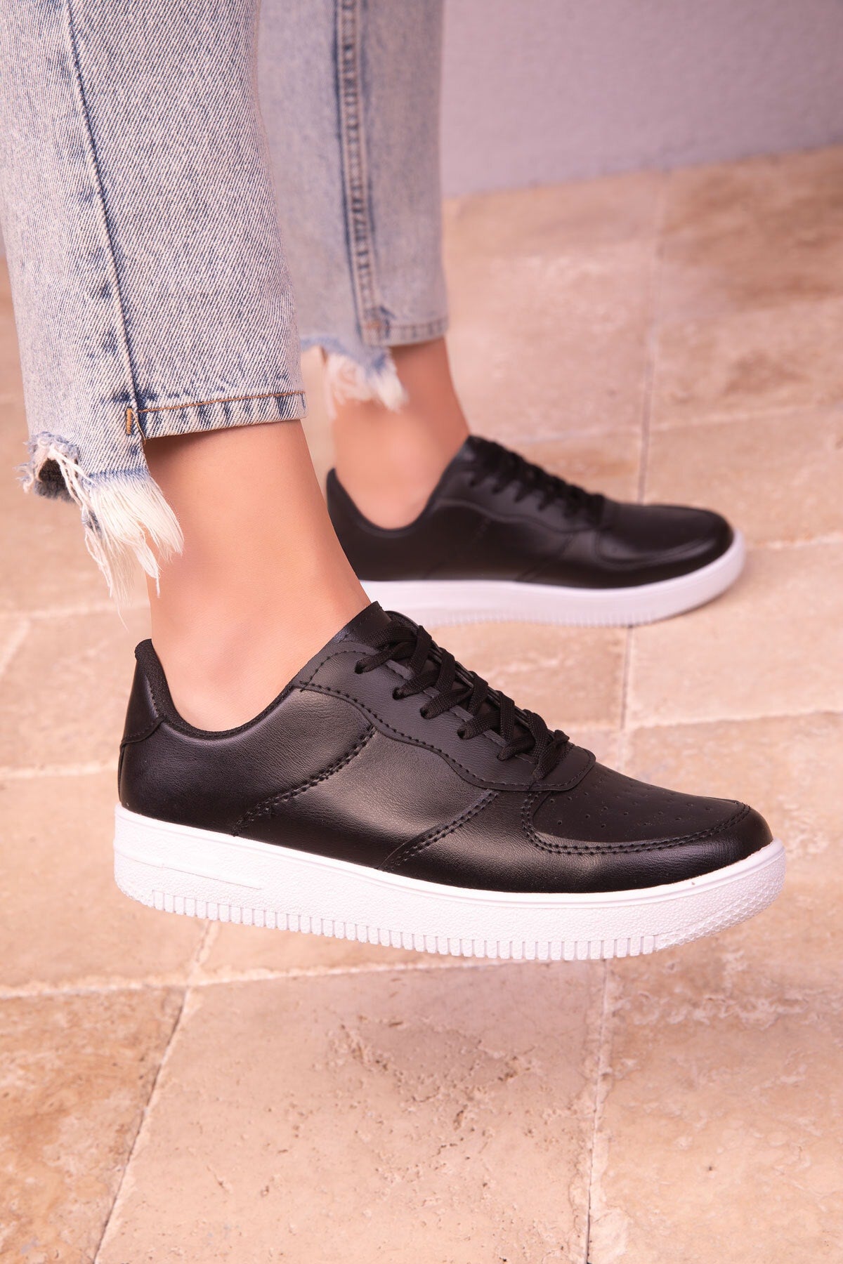 Black and White Unisex Sneaker 14361