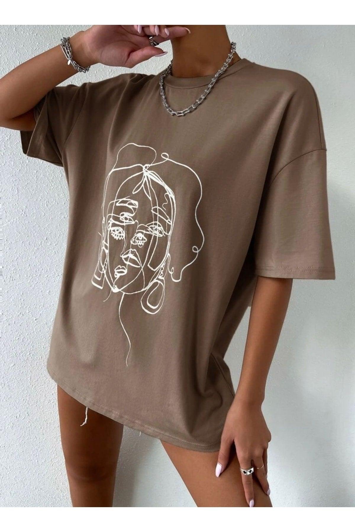 Women's Brown Figure Printed Oversize T-shirt - Swordslife