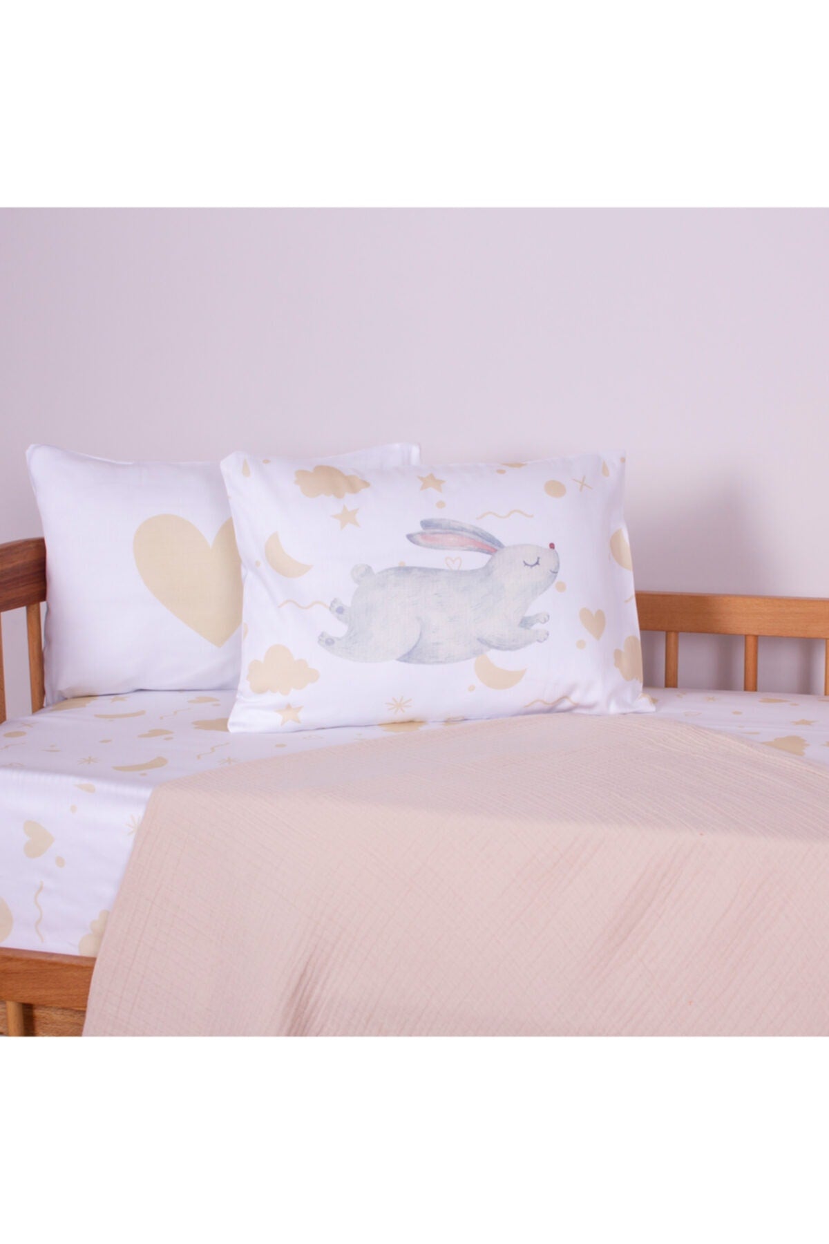 ORGANIC MUSLIN PICTURE AND COTTON SATIN BABY BEDDING - HEART AND RABBIT THEMED