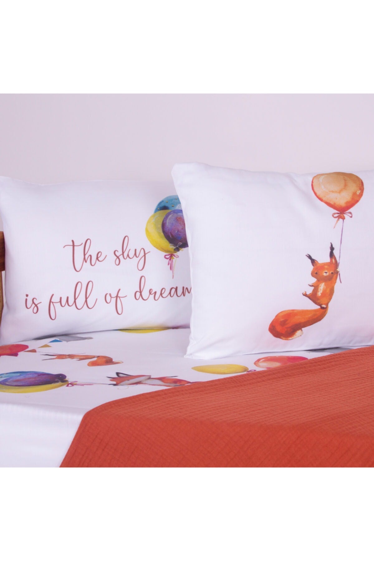 ORGANIC MUSLIN PICTURE AND COTTON SATIN BABY BEDDING - FOX AND BALLOON THEMED