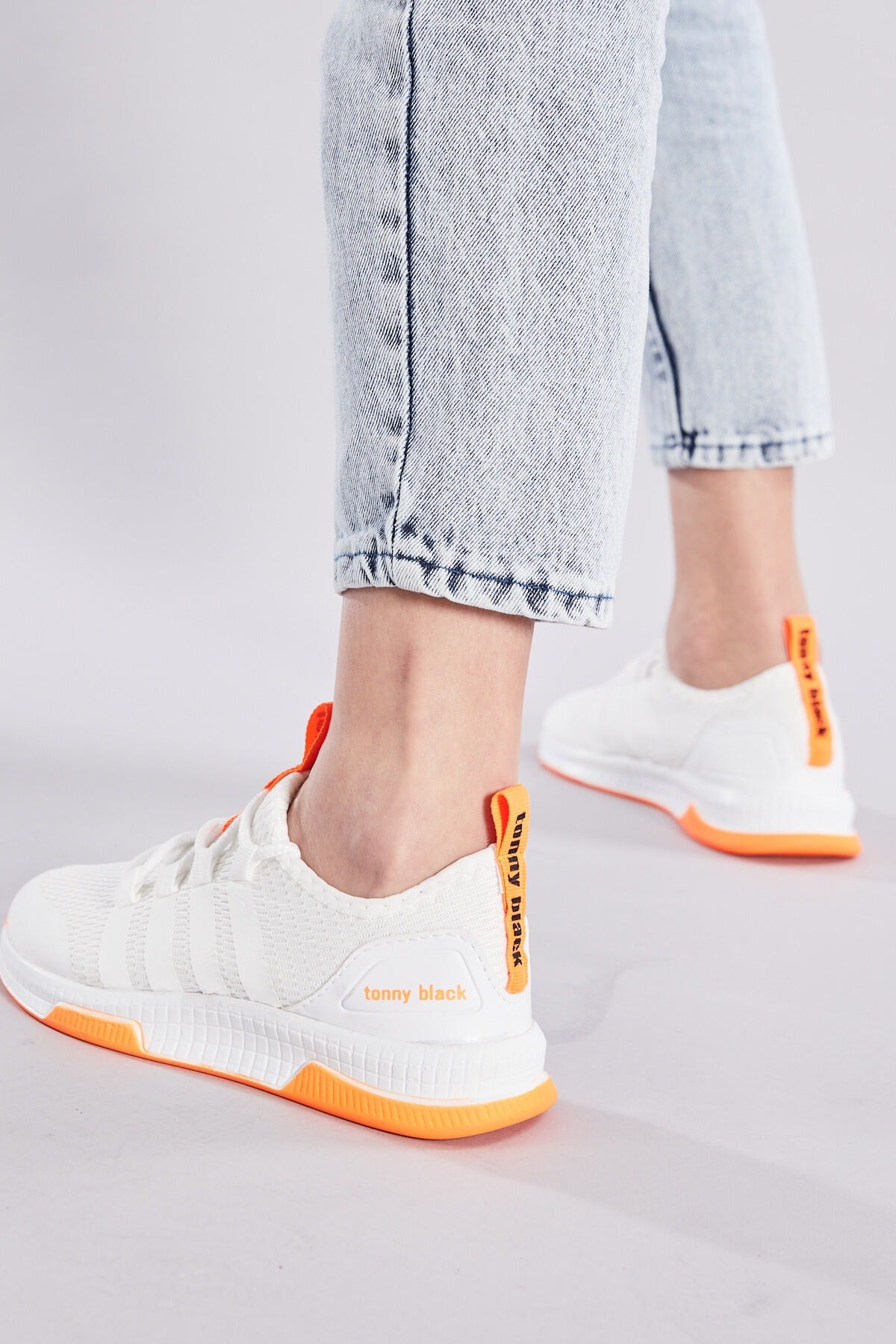 Unisex White Orange Sports Shoes Tbqnt