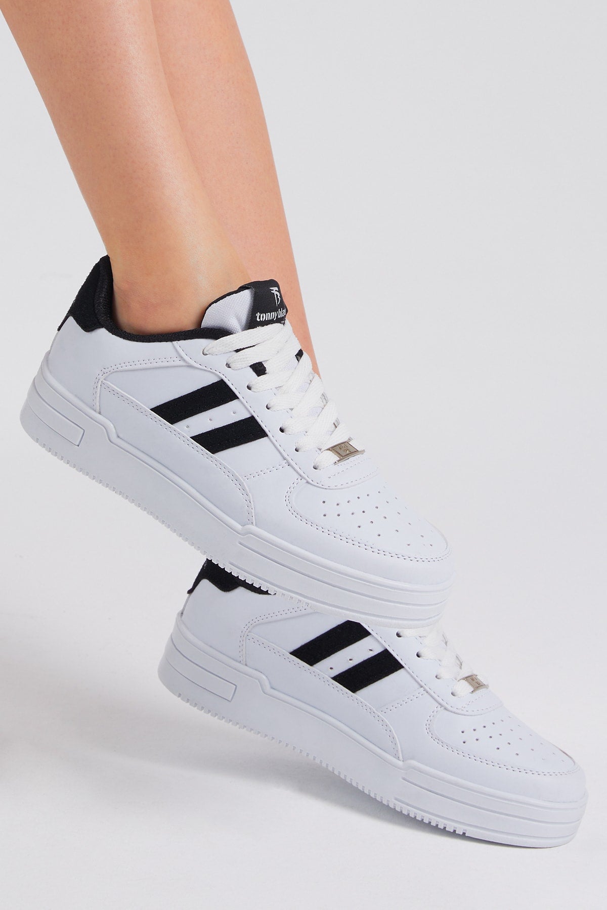 Unisex White Black Side Stripe Lace-up Comfort Fit Sneaker