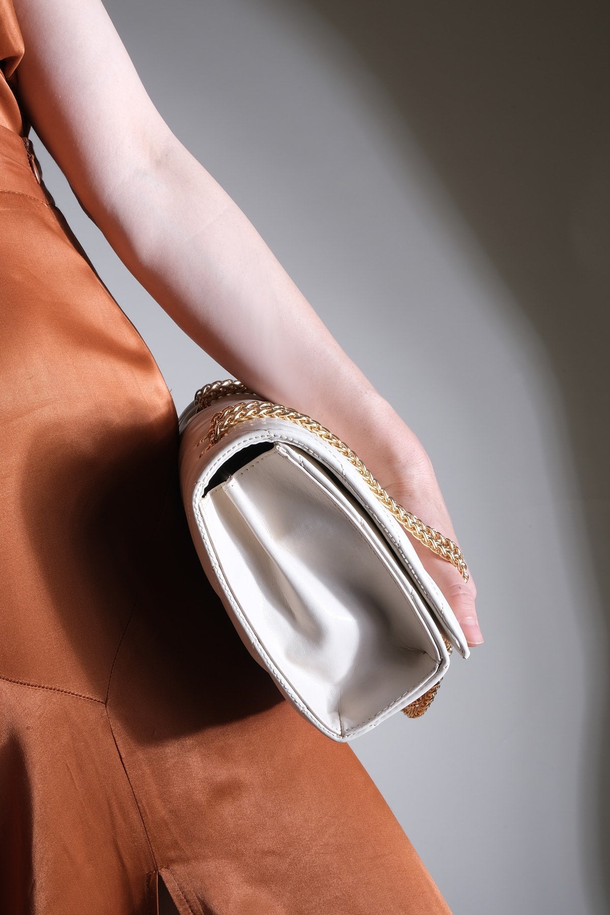 Women's Gold Color Chain Shoulder Bag Delbin Beige