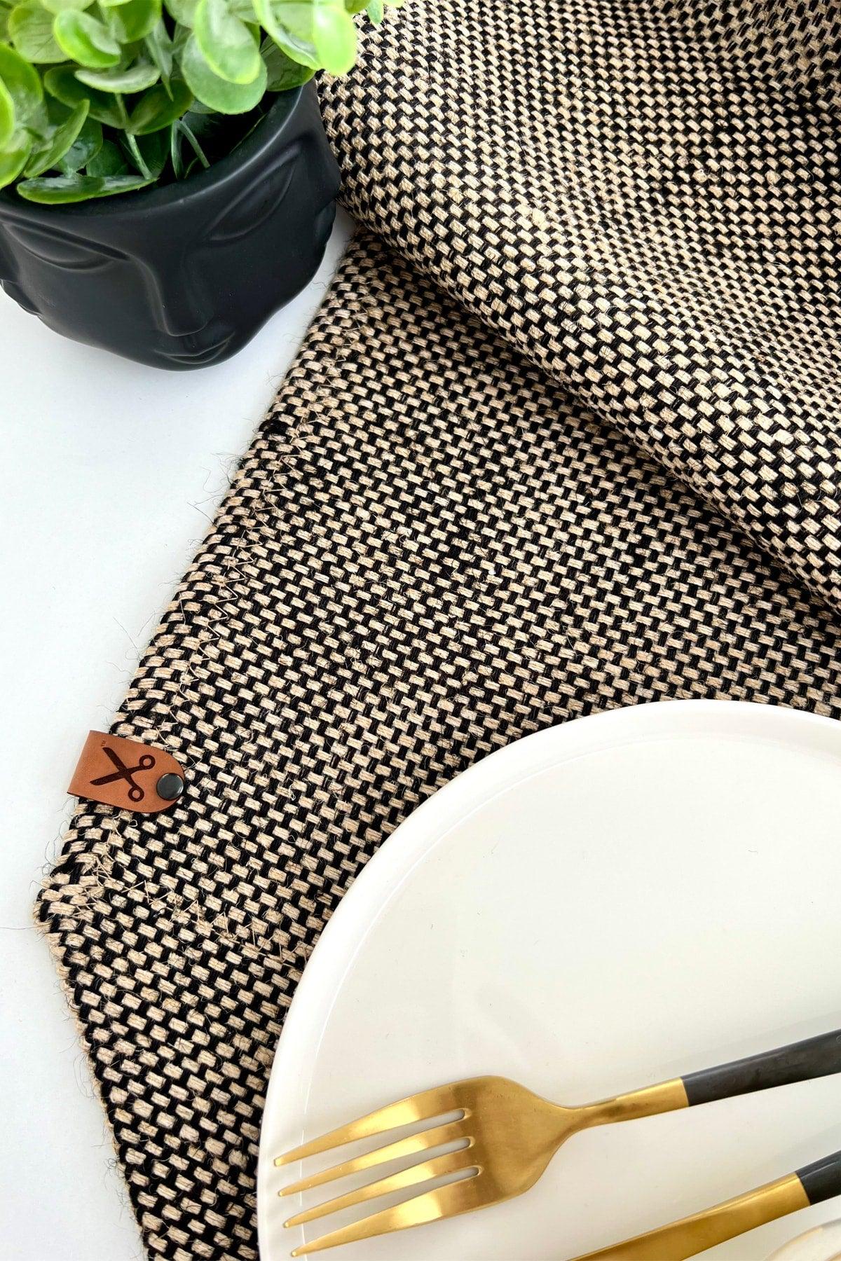 136x36cm Rectangular Straw Jute Runner Ranır / Living Room Kitchen Table Cloth / Console Cover - Black/natural - Swordslife