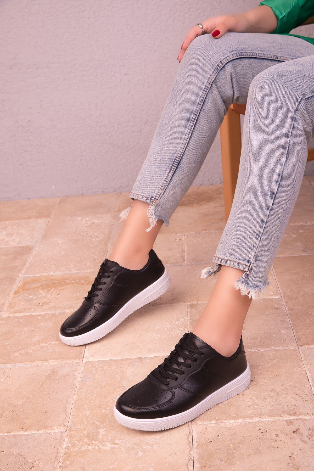 Black and White Unisex Sneaker 14361