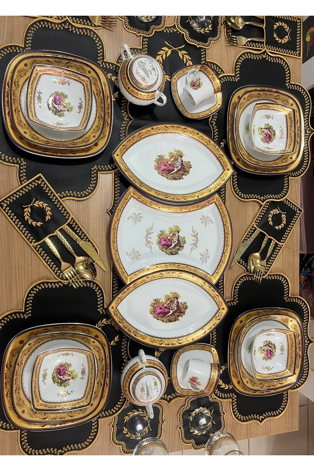 Dinner Set for 12 Persons Porcelain Patterned Antique 82 Piece Dinner Set Gold-gold