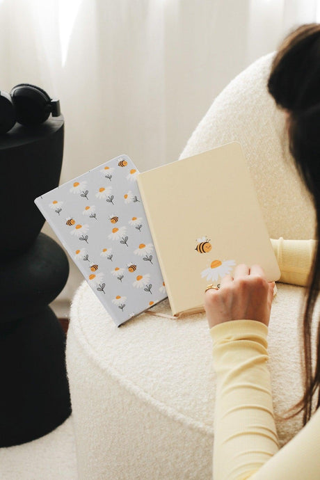 A5 Set Of 2 Notebooks 15x21 Cm Dotted Bee