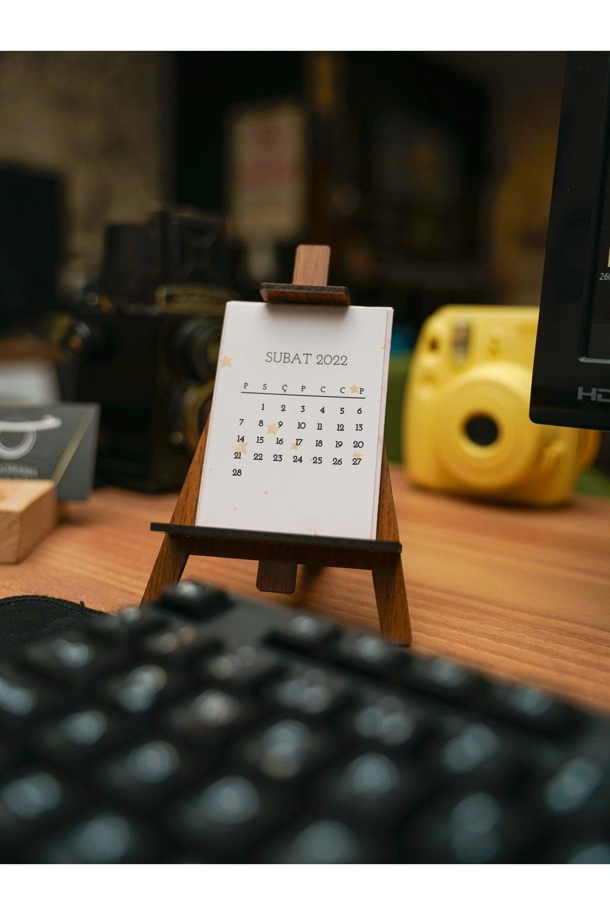 Mini Wooden Easel Desktop 12 Months Current