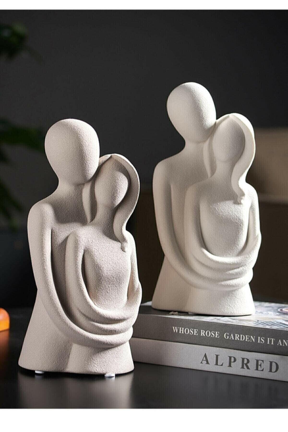 Hugging Couple Gold Trinket / Statue / Bust - Swordslife