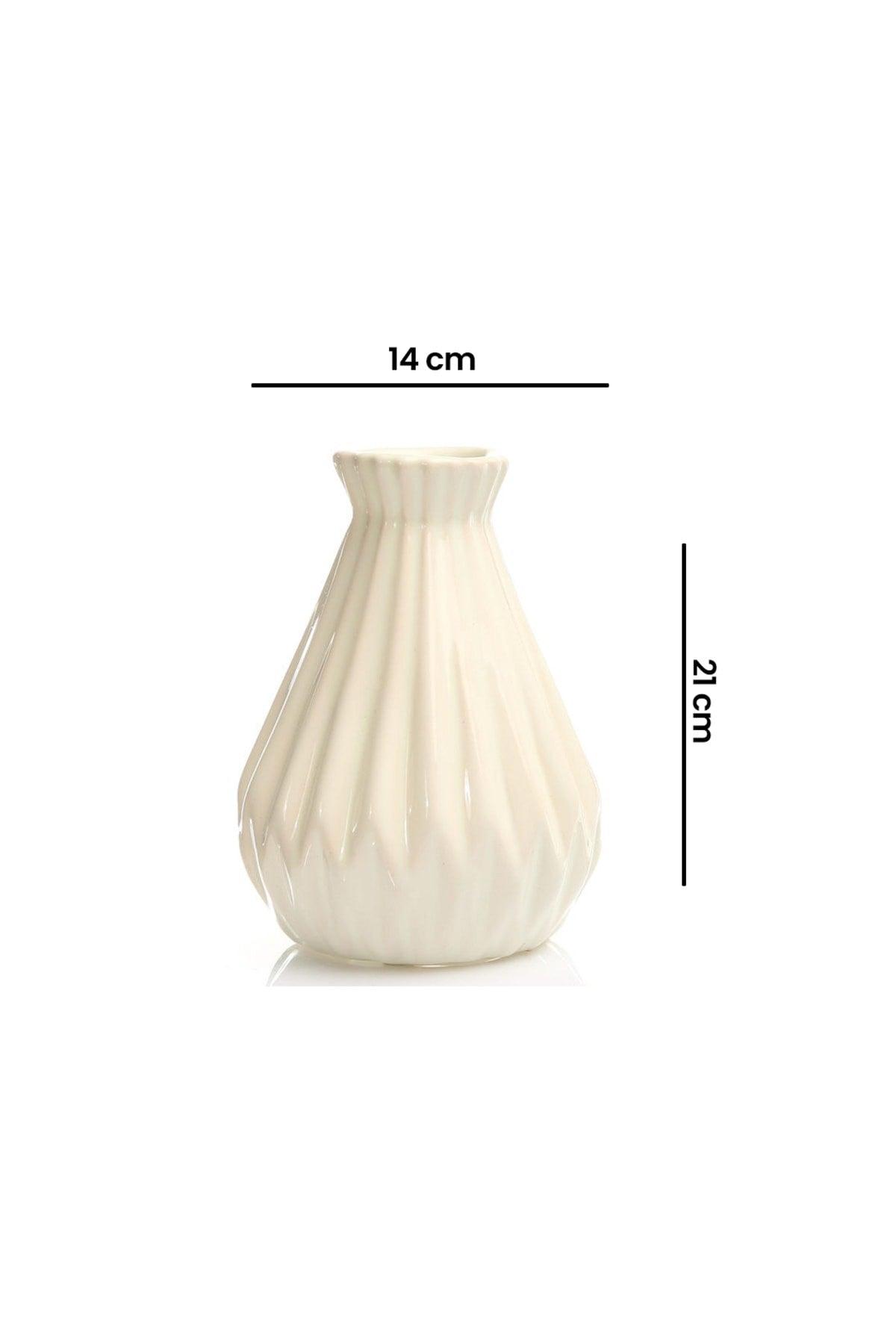 Ceramic Small Serrated Vase - Cream - Swordslife